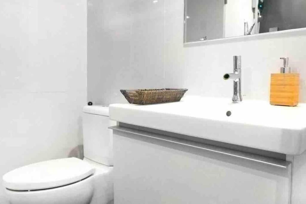 Stylish 1 Bedroom, Nice Pool,Bts Asok, Sukhumvit بانكوك المظهر الخارجي الصورة